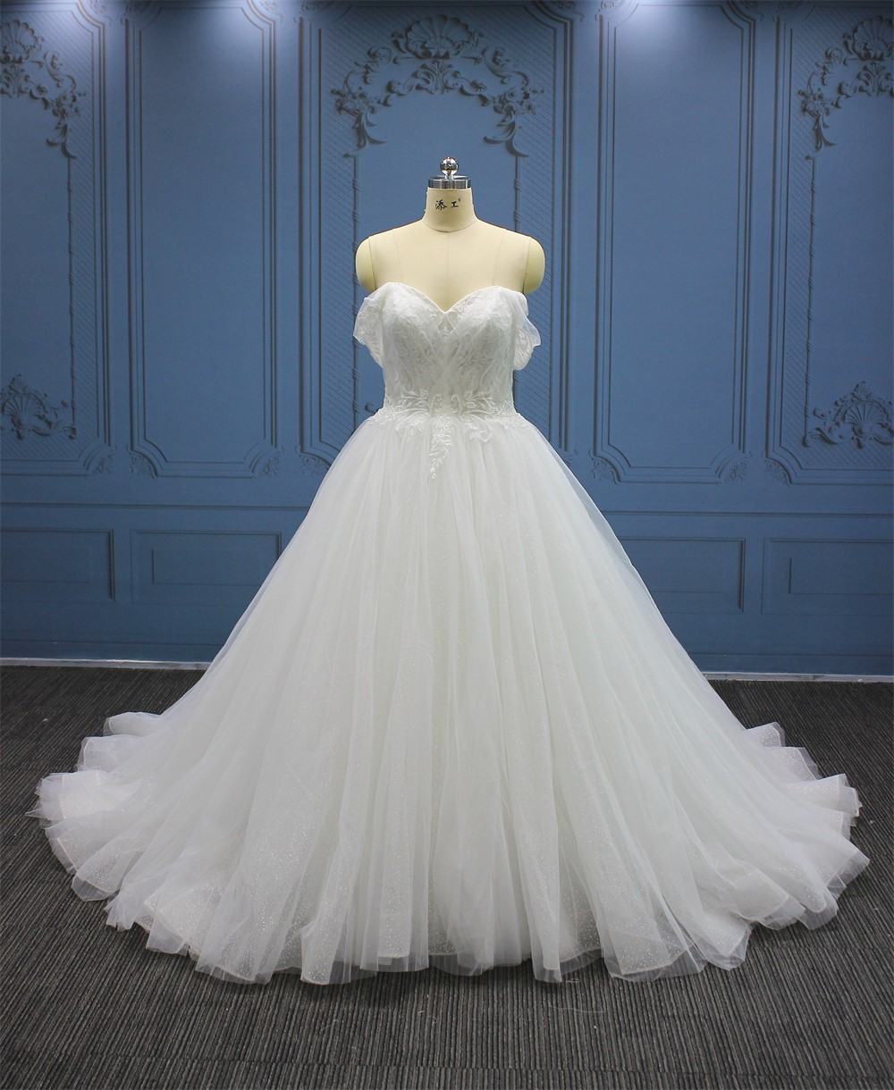 Style # WT4407 Robe de mariée sans bretelles avec poignets transparents