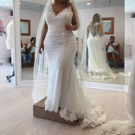 C2022-V599 Robe de mariée grande taille sans manches à col en V 