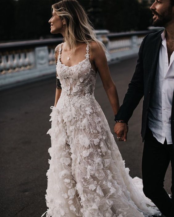 C2023-AL91b - robe de mariée trapèze sans manches à motif fleuri avec bretelles en dentelle