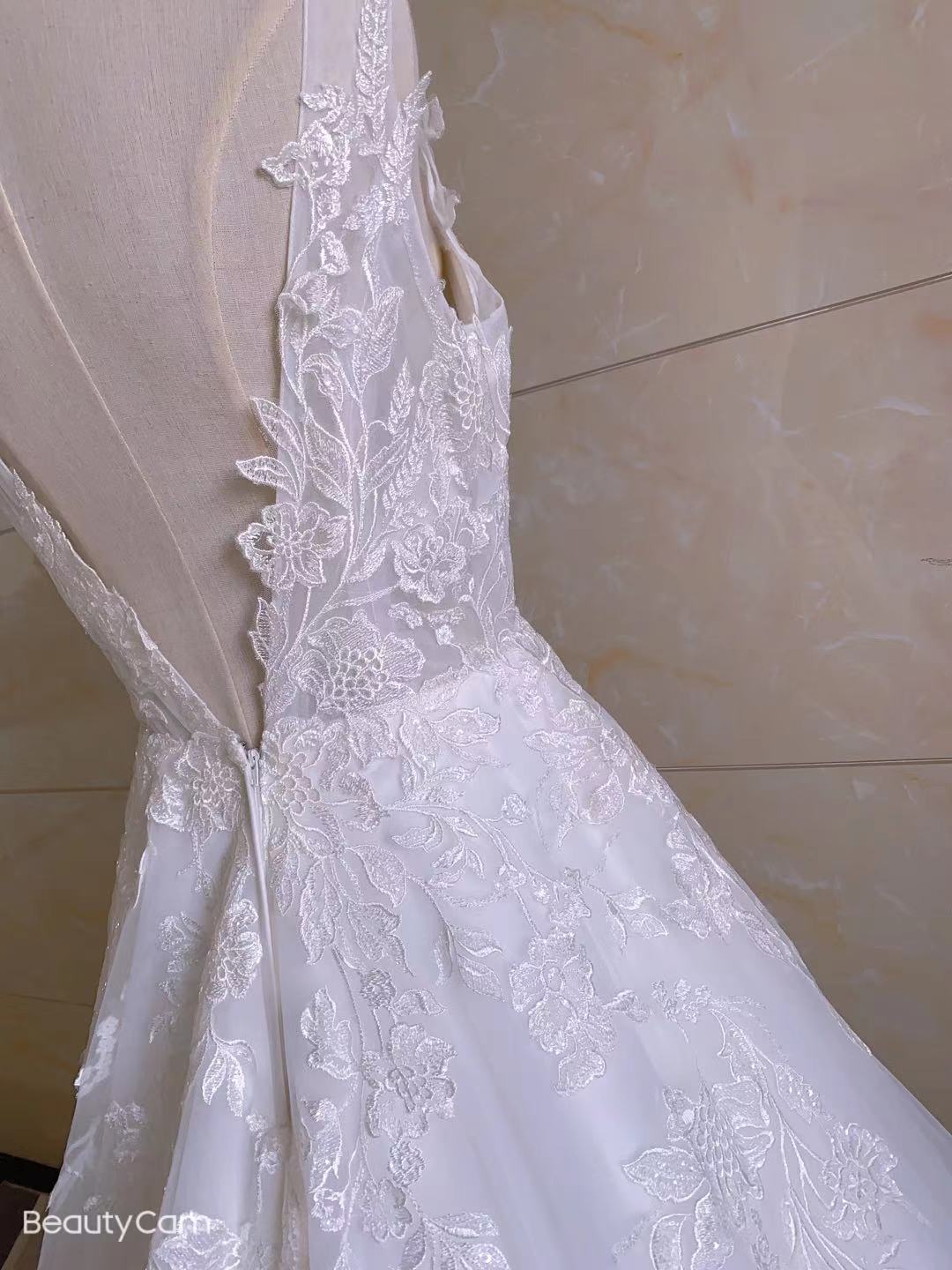 Sleeveless plus size v-neck wedding gown