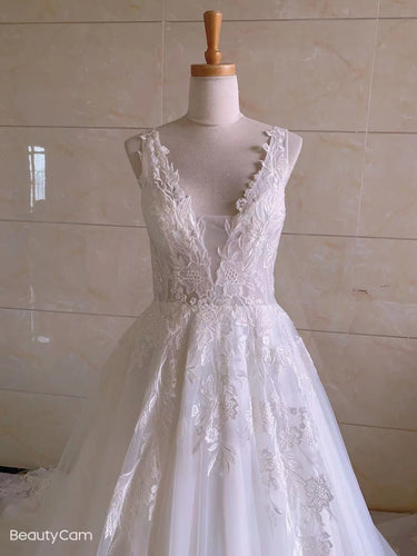 Sleeveless plus size v-neck wedding gown